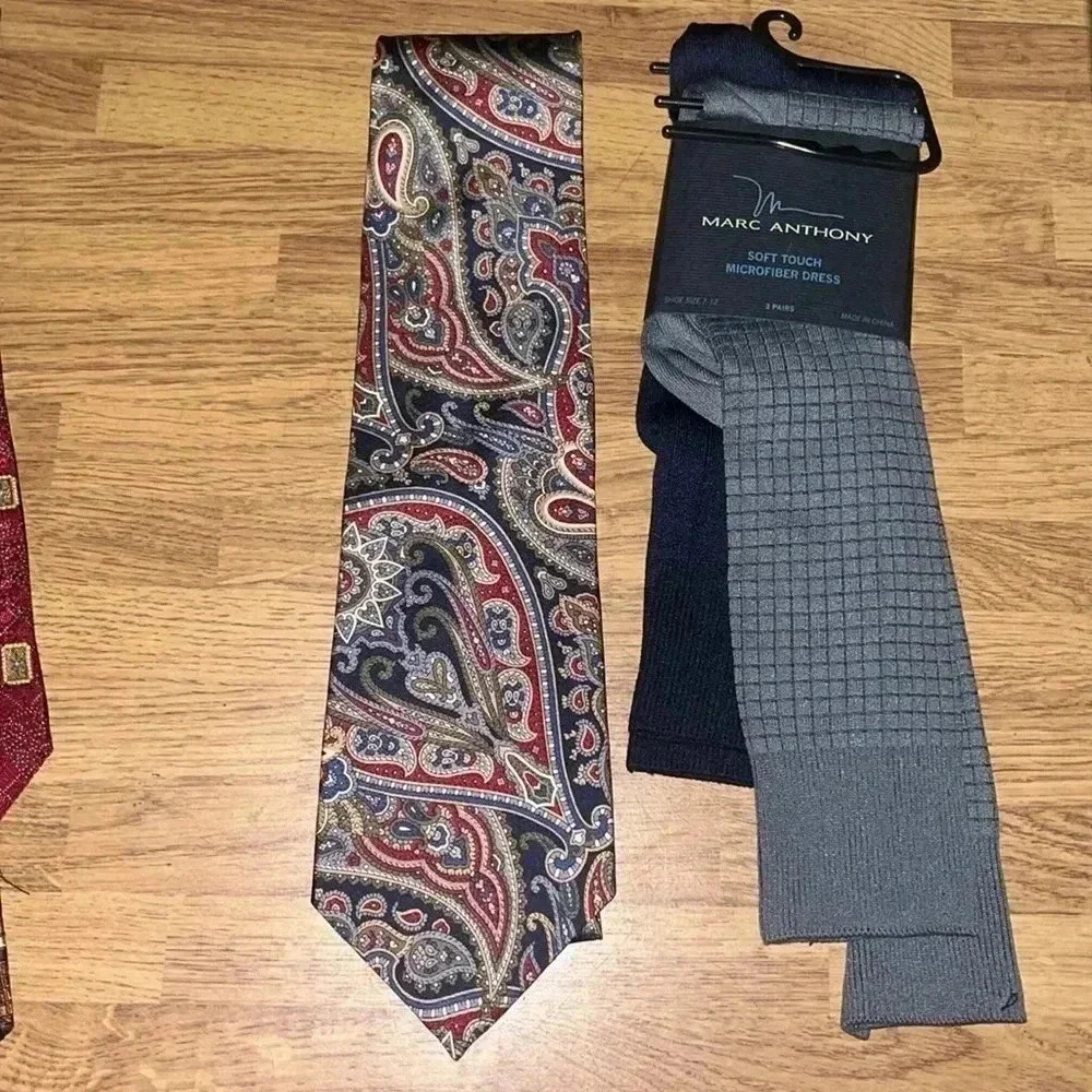 🆕 Marc Anthony Socks and Stafford Tie